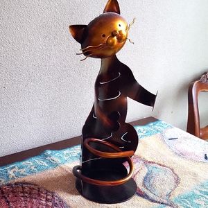 Metal cat wine holder, great for decor or a gift